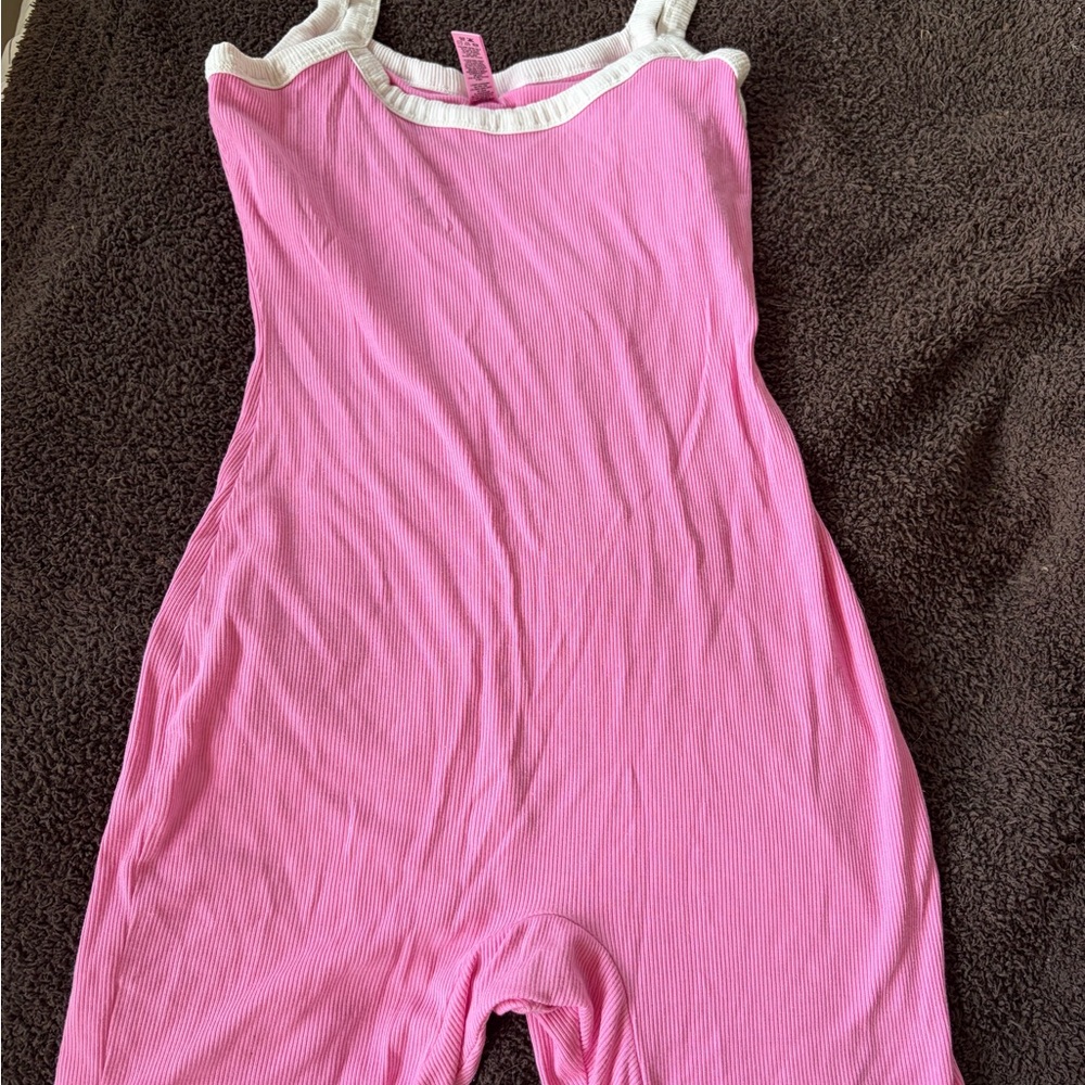 SKIMS Pink and White Ribbed Tank Top